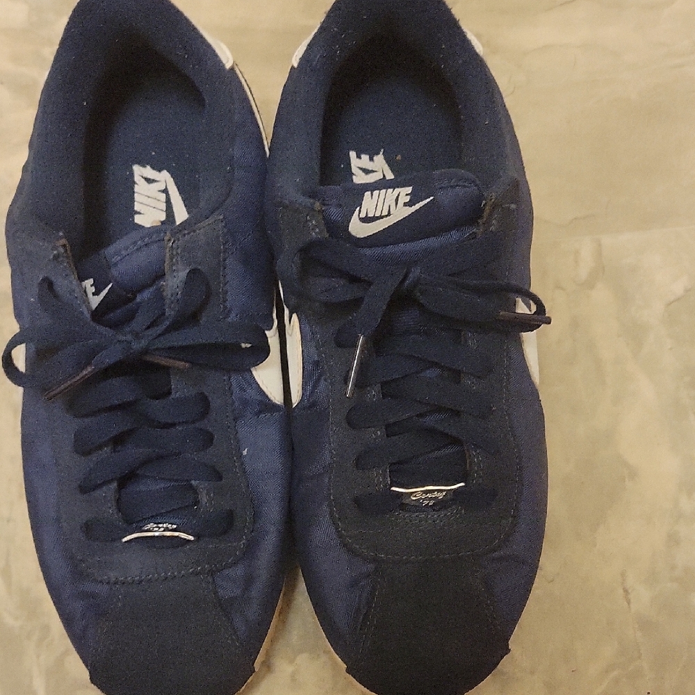 Nike Men's Dark Blue Sneakers